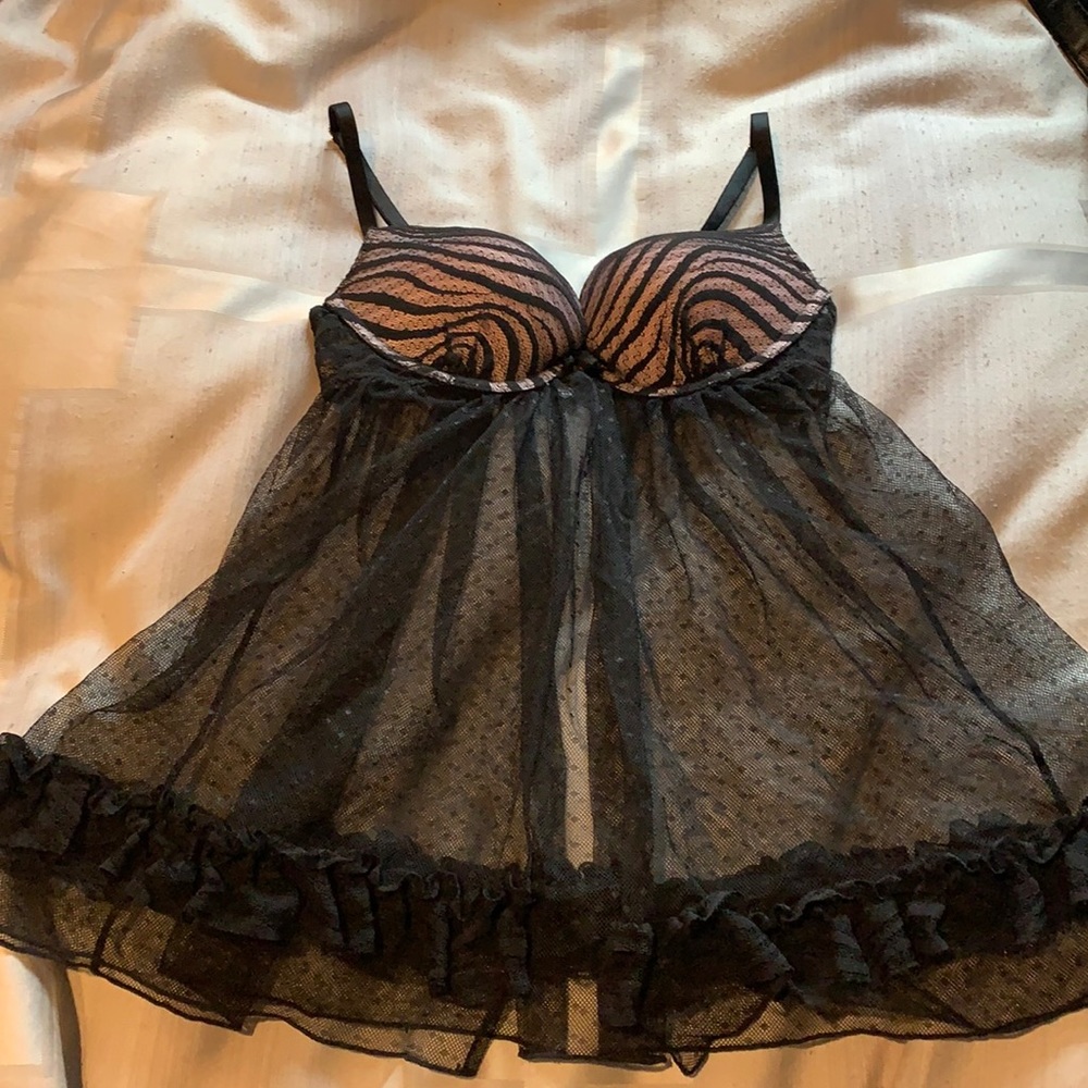 Victoria’s Secret Women’s lingerie top (34b)